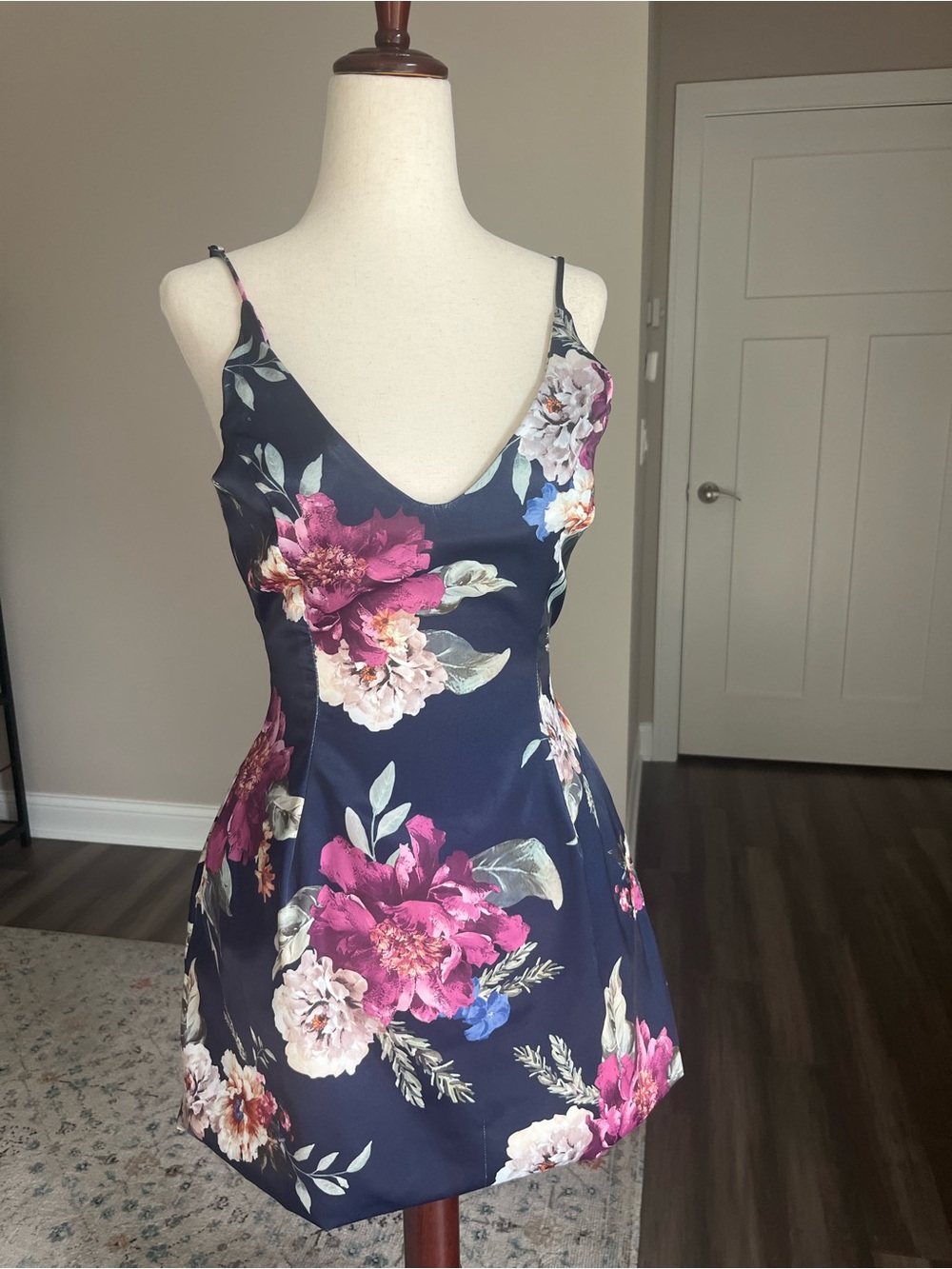 Feminine Floral V-Neck Spaghetti Strap Mini Dress with Pockets